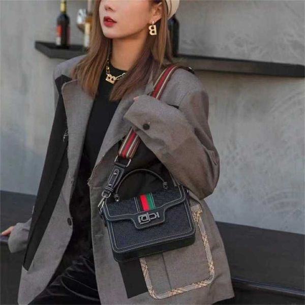 designer bag 2023 new embossed small square bag classic versatile one shoulder crossbody bag trendy women's bag factory outlet
designer bag 2023 new embossed small square bag classic versatile one shoulder crossbody bag trendy women's bag factory outlet