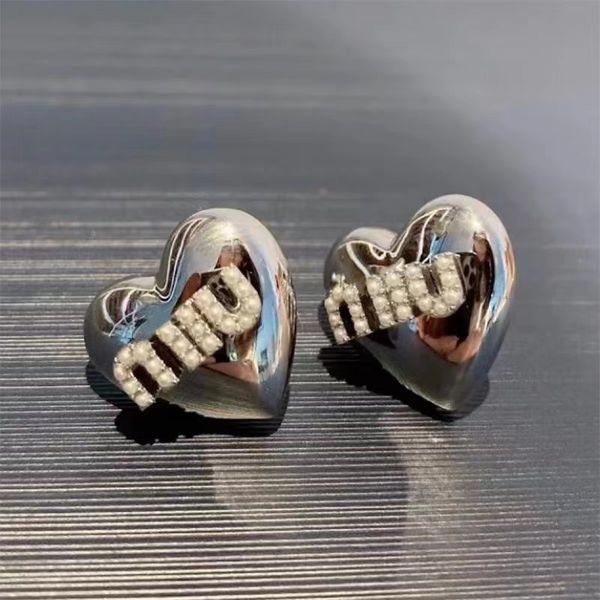 miu earrings cool style 2023 new miao earrings versatile inlaid with pearls, Golden;silver
miu earrings cool style 2023 new miao earrings versatile inlaid with pearls, Golden;silver