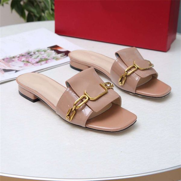 fashion beach shoes 2023 valentinoity summer men's and women's cartoon shoes alphabet logo casual slippers 06-010
fashion beach shoes 2023 valentinoity summer men's and women's cartoon shoes alphabet logo casual slippers 06-010