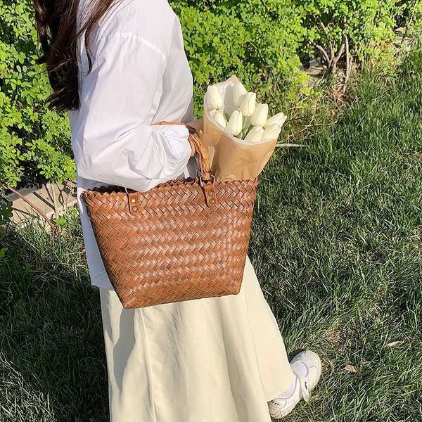 totes 2022 fashion wooden handle hand bags for women summer handmade bamboo weaving shoulder bag large beach bag boho purses tote bag
totes 2022 fashion wooden handle hand bags for women summer handmade bamboo weaving shoulder bag large beach bag boho purses tote bag