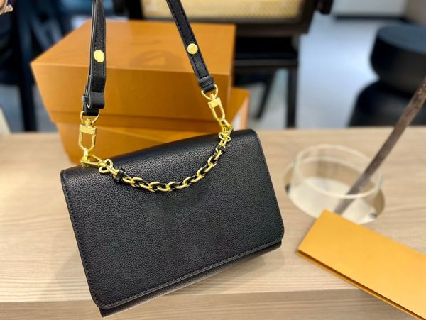 luxurys crossbody bag famous fashion women classical designer messenger lady cross body bags handbag female gold chain pu leather
luxurys crossbody bag famous fashion women classical designer messenger lady cross body bags handbag female gold chain pu leather