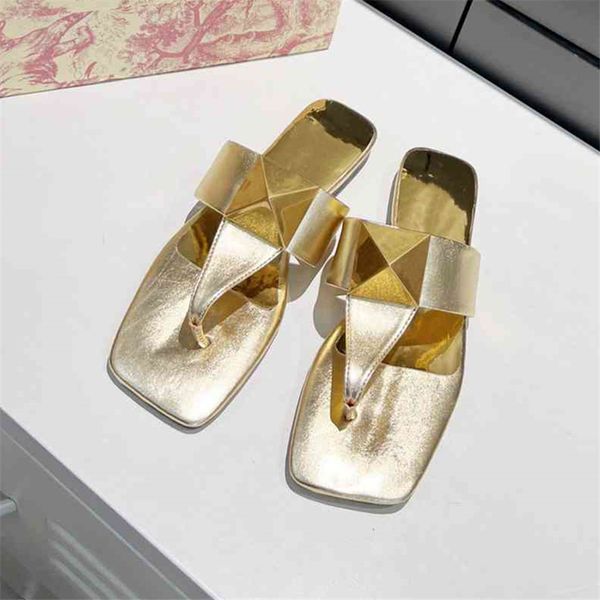 fashion beach shoes 2023 valentinoity summer men's and women's cartoon shoes alphabet logo casual slippers 07-02
fashion beach shoes 2023 valentinoity summer men's and women's cartoon shoes alphabet logo casual slippers 07-02