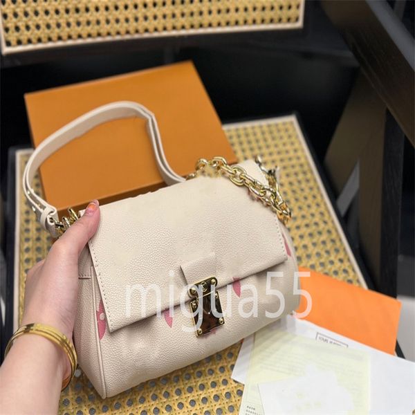 premium designer one shoulder bag spring strawberry milk cute girly style metal buckle crossbody bag tote
premium designer one shoulder bag spring strawberry milk cute girly style metal buckle crossbody bag tote