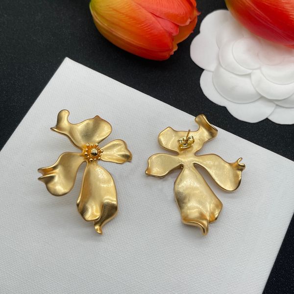 fashionable female flower petal stud earrings, irregular metal earrings for women in europe and america, suitable for holiday wear, Golden;silver
fashionable female flower petal stud earrings, irregular metal earrings for women in europe and america, suitable for holiday wear, Golden;silver