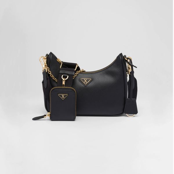 black handbag classic shoulder bag with dual color three-dimensional design, metal chain buckle, and leather material for opening and closin
black handbag classic shoulder bag with dual color three-dimensional design, metal chain buckle, and leather material for opening and closin