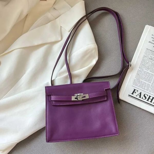 2023 fashion designer handbag h family dance women's cowhide handmade wax thread double shoulder bag eve single shoulder crossbody wome
2023 fashion designer handbag h family dance women's cowhide handmade wax thread double shoulder bag eve single shoulder crossbody wome