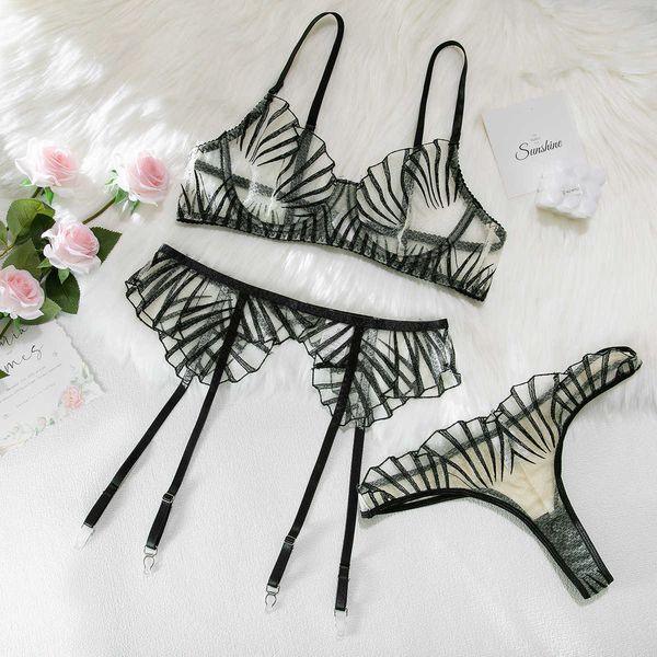 set embroidery underwear women transparent fancy lace garter set erotic underwear perspective bra intimate 3piece suit j230425, Red;black
set embroidery underwear women transparent fancy lace garter set erotic underwear perspective bra intimate 3piece suit j230425, Red;black