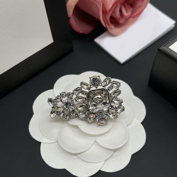 fashion brand designer g crystal brooch 18k gold plated brooch vintage suit pin small sweet wind jewelry accessorie wedding party gift, Gray
fashion brand designer g crystal brooch 18k gold plated brooch vintage suit pin small sweet wind jewelry accessorie wedding party gift, Gray