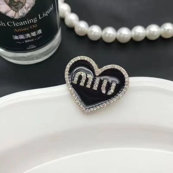 peach heart miu brooch new love diamond brooch minimalist temperament style girl style jacket paired with women, Golden;silver
peach heart miu brooch new love diamond brooch minimalist temperament style girl style jacket paired with women, Golden;silver