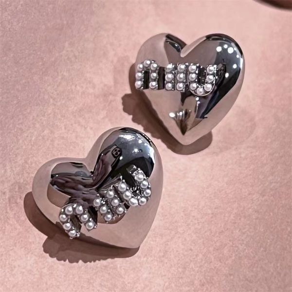 miu letter love metal rhinestone earrings with versatile heart shape stereoscopic metal sense earrings ins network red premium sense, Golden;silver
miu letter love metal rhinestone earrings with versatile heart shape stereoscopic metal sense earrings ins network red premium sense, Golden;silver