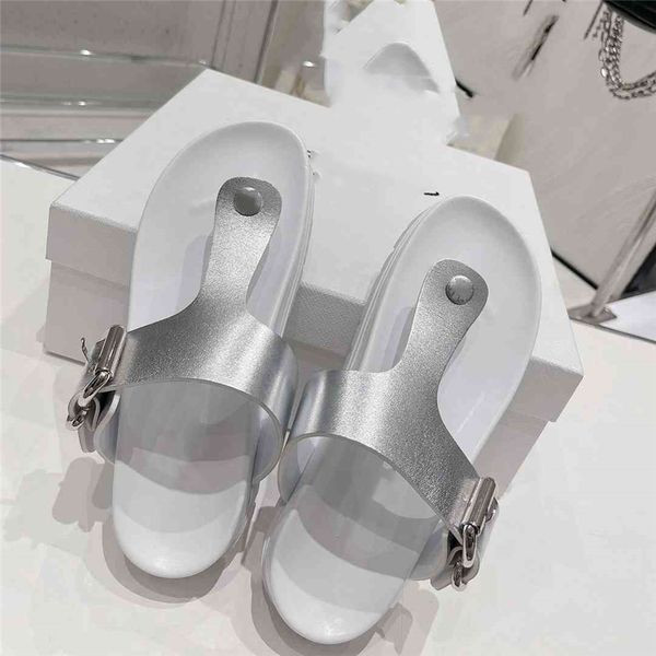 fashion beach shoes 2023 pradity summer men's and women's cartoon shoes alphabet logo casual slippers 04-02
fashion beach shoes 2023 pradity summer men's and women's cartoon shoes alphabet logo casual slippers 04-02