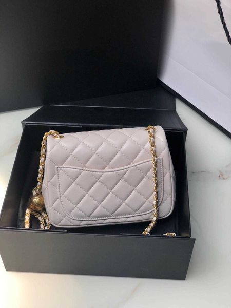 custom luxury brand bag channel 2023 handbag 100% realy sheepskin gold or silver chain slant shoulder female bags 18cmx13cmx7cm with box
custom luxury brand bag channel 2023 handbag 100% realy sheepskin gold or silver chain slant shoulder female bags 18cmx13cmx7cm with box