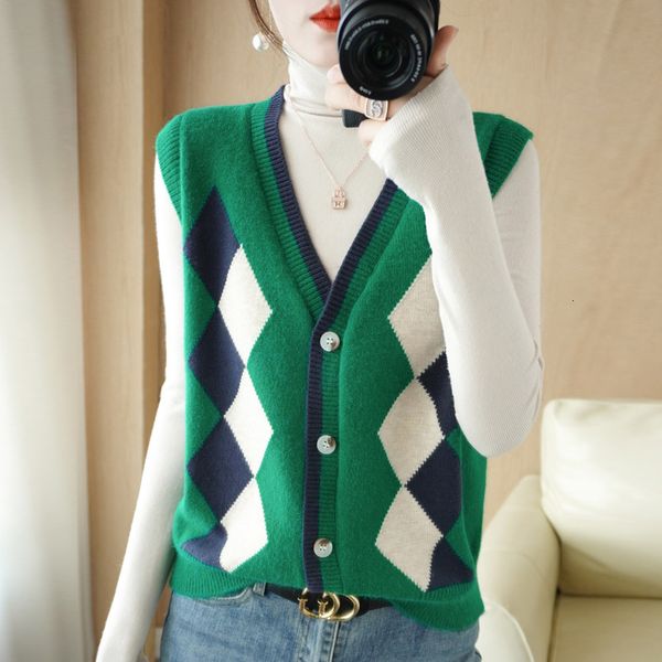 women's vests fashion cashmere cardigan diamond-shaped vest sweater v neck knit vest sleeveless casual 230424, Black;white
women's vests fashion cashmere cardigan diamond-shaped vest sweater v neck knit vest sleeveless casual 230424, Black;white