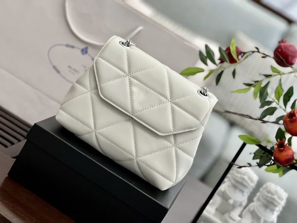 fashion brand bag women's shoulder bag crossbody bag designer bag chain bag retro litchi pattern gift box
fashion brand bag women's shoulder bag crossbody bag designer bag chain bag retro litchi pattern gift box