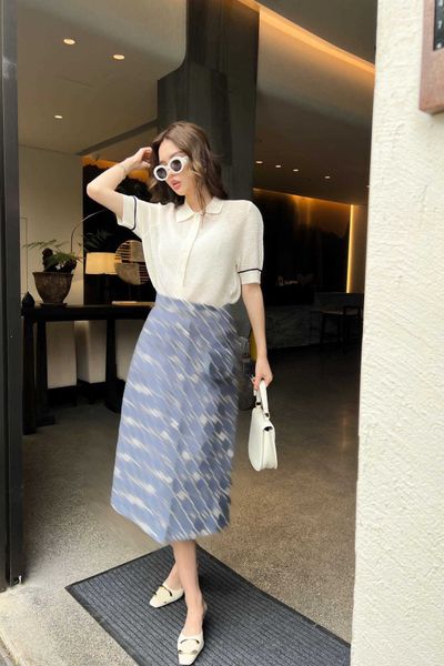 23ss denim skirt wrap skirt designer skirts embroidered monogram logo plaid single breasted half skirt high waist distribution waist chain p, Black
23ss denim skirt wrap skirt designer skirts embroidered monogram logo plaid single breasted half skirt high waist distribution waist chain p, Black