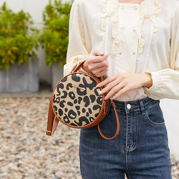 shoulder bags retro style ladies diagonal animal pattern chain shaped round mobile phone pocket bag
shoulder bags retro style ladies diagonal animal pattern chain shaped round mobile phone pocket bag