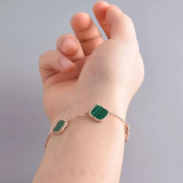new sweet 4/four leaf flower bracelets for women 5 charm motifs bracelets 18k gold filled double sided clover bracelet cleef wedding party j, Golden;silver
new sweet 4/four leaf flower bracelets for women 5 charm motifs bracelets 18k gold filled double sided clover bracelet cleef wedding party j, Golden;silver