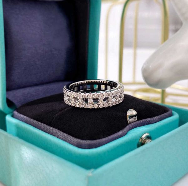 band rings designers ring fashion jewelrys luxury classic eight claw diamond sterling silver women's jewelry versatile as birthday pres
band rings designers ring fashion jewelrys luxury classic eight claw diamond sterling silver women's jewelry versatile as birthday pres