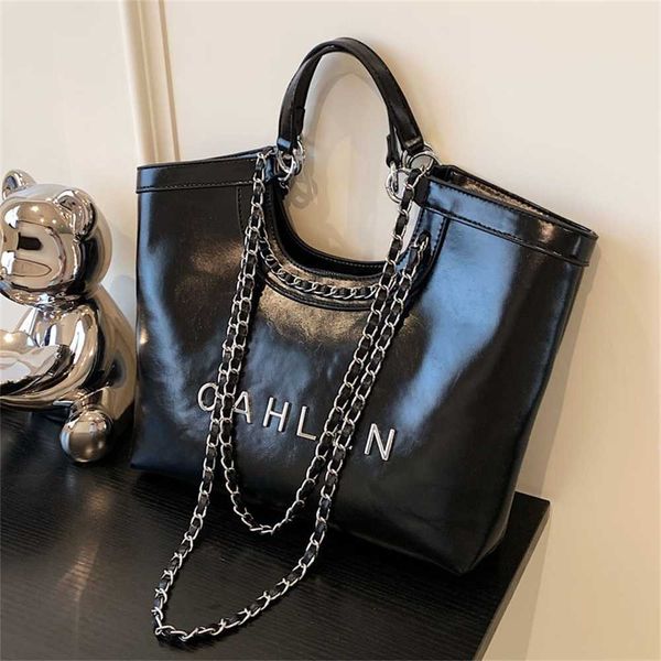 2022 new commuter handbag french style one shoulder chain tote bag 50% purses for less
2022 new commuter handbag french style one shoulder chain tote bag 50% purses for less