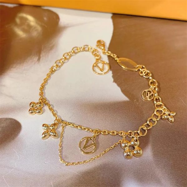 luxury ladies chain gold women bracelets with logo official size design golden mother-of-pearl petals bracelets never fade designer bracelet, Black
luxury ladies chain gold women bracelets with logo official size design golden mother-of-pearl petals bracelets never fade designer bracelet, Black