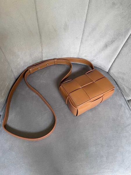 real designer bag cassette botegas woven womens batega bags luxurys one shoulder spring summer new cowhide small mini versatile messenger k4
real designer bag cassette botegas woven womens batega bags luxurys one shoulder spring summer new cowhide small mini versatile messenger k4