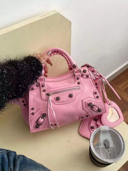 women's bags are popular on the internet, and the same fashionable motorcycle design is rivet one shoulder crossbody
women's bags are popular on the internet, and the same fashionable motorcycle design is rivet one shoulder crossbody