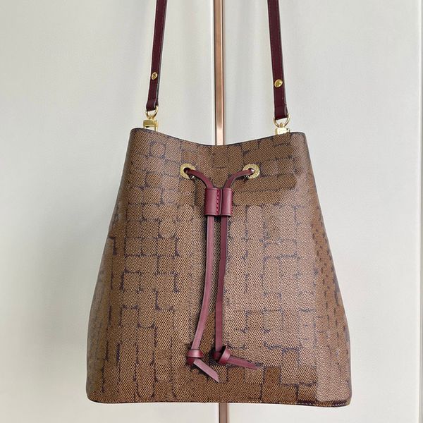 fashion designer bag m44022 mens and womens large capacity portable one shoulder bag fashion temperament handbag classic printed handbag
fashion designer bag m44022 mens and womens large capacity portable one shoulder bag fashion temperament handbag classic printed handbag