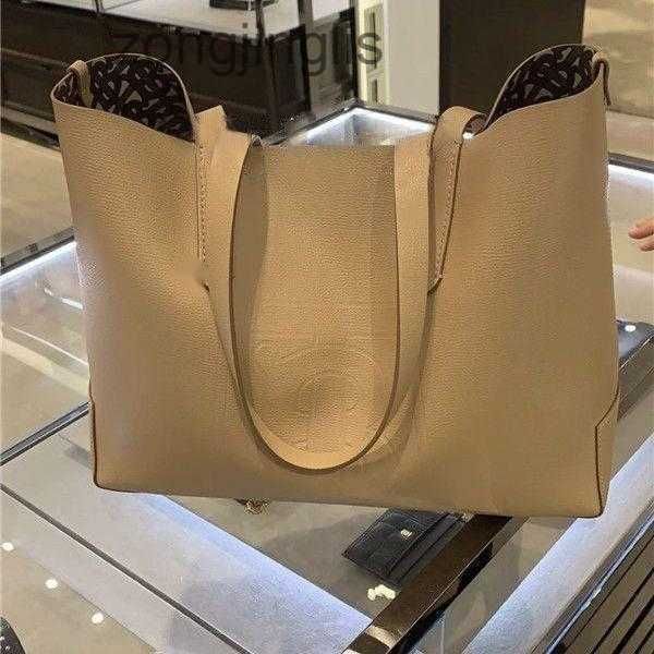 designers tote fashion burbrerys hands leather outlet handbags cowhide genuine new channel lattice double-sided shopping bag full portable o
designers tote fashion burbrerys hands leather outlet handbags cowhide genuine new channel lattice double-sided shopping bag full portable o