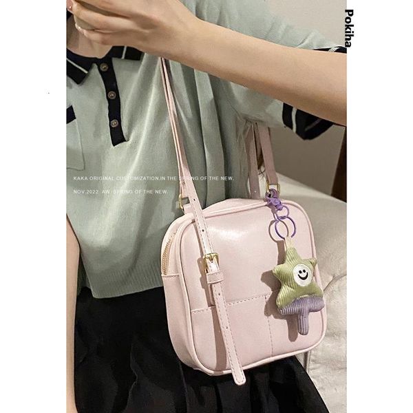 evening bags trendy classic solid color women's shoulder simple versatile leather small handbag 2023 luxury designer crossbody 230426
evening bags trendy classic solid color women's shoulder simple versatile leather small handbag 2023 luxury designer crossbody 230426