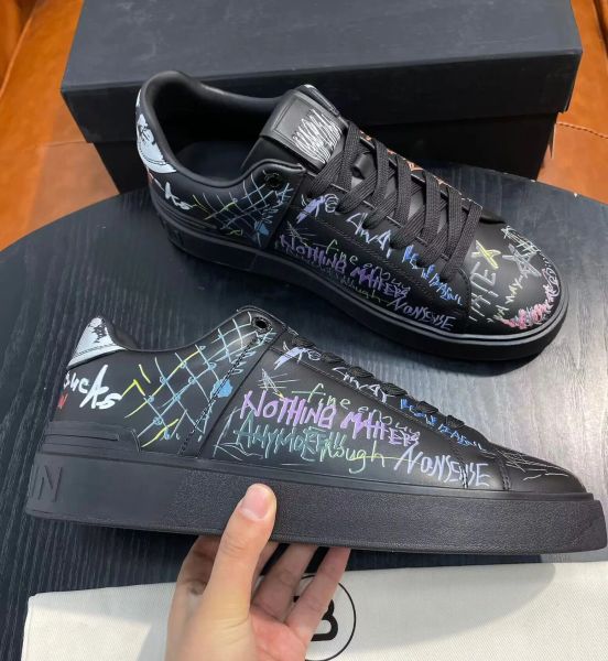 white black graffiti leather b-skate sneakers shoes famous brand men trainers comfort man skateboard walking party wedding eu38-46.box
white black graffiti leather b-skate sneakers shoes famous brand men trainers comfort man skateboard walking party wedding eu38-46.box