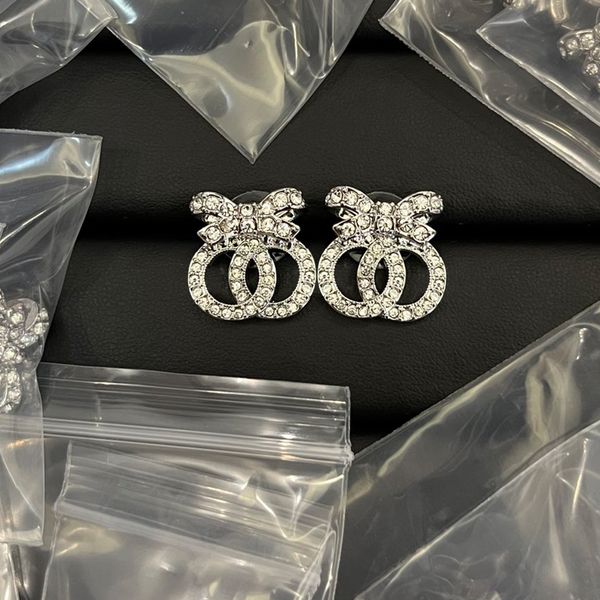 designer earrings 18 k gold plated designer geometric letters fashionable women's crystal earrings wedding party jewellery classic styl, Golden;silver
designer earrings 18 k gold plated designer geometric letters fashionable women's crystal earrings wedding party jewellery classic styl, Golden;silver