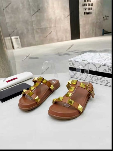 new 2022designer slippers new luxury slide women summer leather rubber bom dia flat mule 1a3r5m sandals beach slides fashion wear slippers, Black
new 2022designer slippers new luxury slide women summer leather rubber bom dia flat mule 1a3r5m sandals beach slides fashion wear slippers, Black