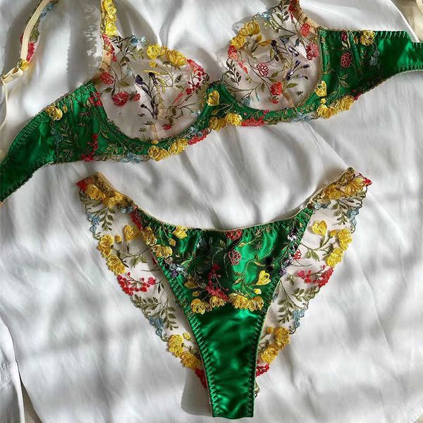 set ellolace luxury lace lingerie fairy set woman 2 pieces floral embroidery transparent bra delicate underwear bilizna outfit j230426, Red;black
set ellolace luxury lace lingerie fairy set woman 2 pieces floral embroidery transparent bra delicate underwear bilizna outfit j230426, Red;black