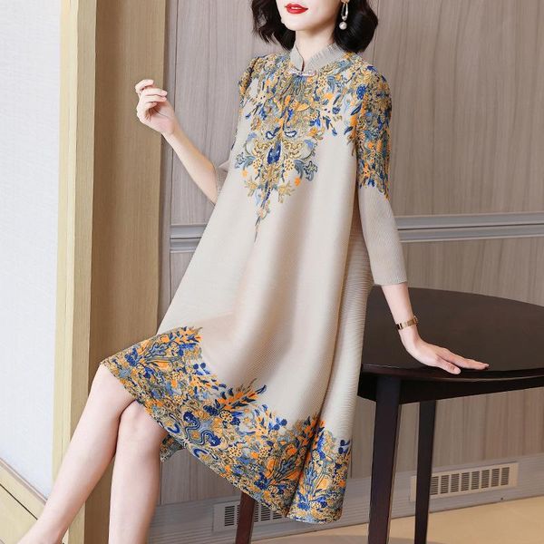 dresses miyake retro printed pleated dress 2022 women's spring clothing new middleaged mother loose large size fashion age reduction, Black;gray
dresses miyake retro printed pleated dress 2022 women's spring clothing new middleaged mother loose large size fashion age reduction, Black;gray