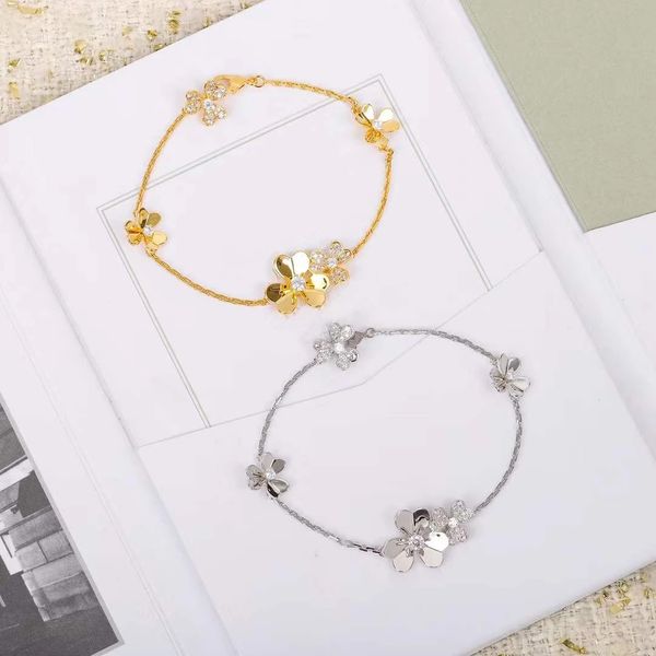 luxury brand frivoles bracelet 5 flowers bracelet women lucky cherry flora spring ladybug designer jewelry set clover bracelets women motifs, Golden;silver
luxury brand frivoles bracelet 5 flowers bracelet women lucky cherry flora spring ladybug designer jewelry set clover bracelets women motifs, Golden;silver