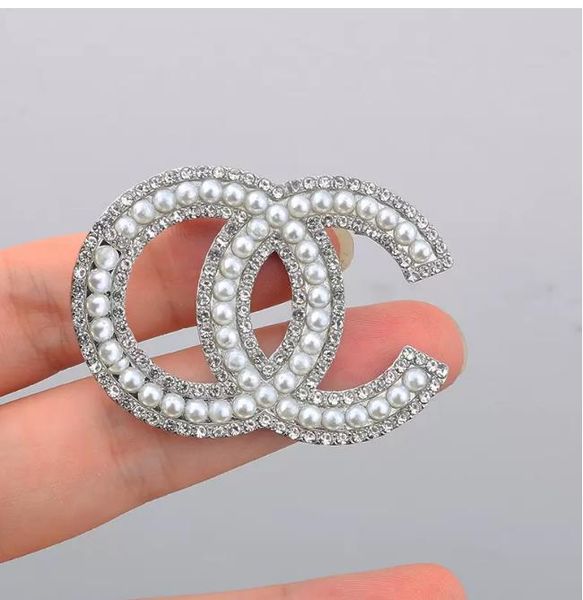 luxury women men designer brand letter brooches 18k gold plated inlay pearl crystal rhinestone jewelry brooch pin marry christmas party gift, Gray
luxury women men designer brand letter brooches 18k gold plated inlay pearl crystal rhinestone jewelry brooch pin marry christmas party gift, Gray