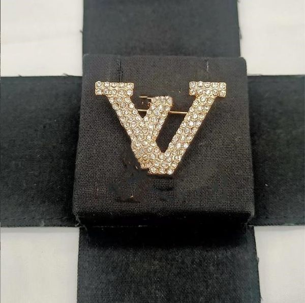 20style fashion brand designer v letters brooches 18k gold plated brooch crystal suit pin small sweet wind jewelry accessories wedding party, Gray
20style fashion brand designer v letters brooches 18k gold plated brooch crystal suit pin small sweet wind jewelry accessories wedding party, Gray