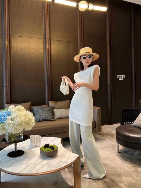 23ss womens designer clothing summer dresses women dress chest logo decoration crew neck pad shoulder sleeveless slim dress womens clothing, Black;gray
23ss womens designer clothing summer dresses women dress chest logo decoration crew neck pad shoulder sleeveless slim dress womens clothing, Black;gray
