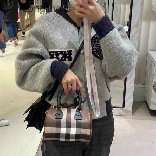 hands outlet tote bags designer handbags burbrerys 2023 latest new fashion fashion versatile portable messenger boston womens ba uosg
hands outlet tote bags designer handbags burbrerys 2023 latest new fashion fashion versatile portable messenger boston womens ba uosg