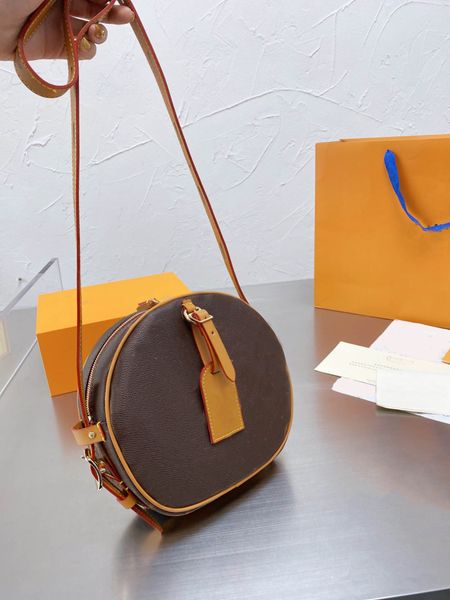 woman luxury designer shoulder bag bags boite chapeau souple women purse handbags round mini bag tote genuine leather crossbody bags, Red;black
woman luxury designer shoulder bag bags boite chapeau souple women purse handbags round mini bag tote genuine leather crossbody bags, Red;black
