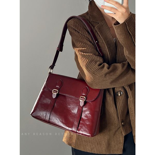 evening bags female 2023 retro burgundy senior sense of a hundred with the messenger single shoulder crossbody 230426
evening bags female 2023 retro burgundy senior sense of a hundred with the messenger single shoulder crossbody 230426