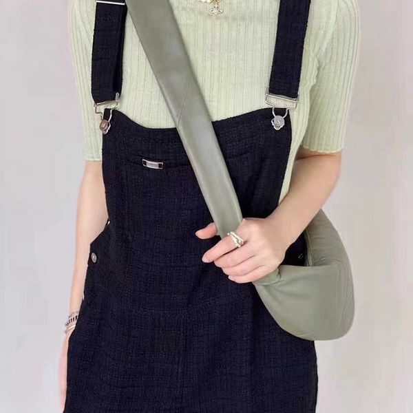 shoulder bags 2023 summer niche kesong horn bag leather armpit broadband chest dumpling one messenger french stick women s handbag 230426
shoulder bags 2023 summer niche kesong horn bag leather armpit broadband chest dumpling one messenger french stick women s handbag 230426