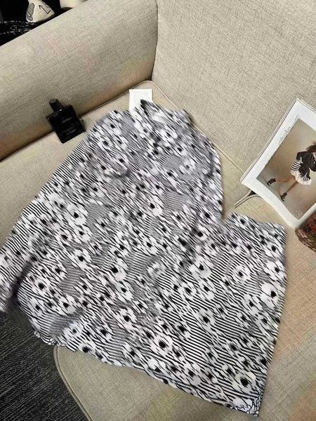 23ss women short sets womens designer clothing fringe lapel logo flower printed long sleeve shirt elastic waist trousers set women clothes, White
23ss women short sets womens designer clothing fringe lapel logo flower printed long sleeve shirt elastic waist trousers set women clothes, White