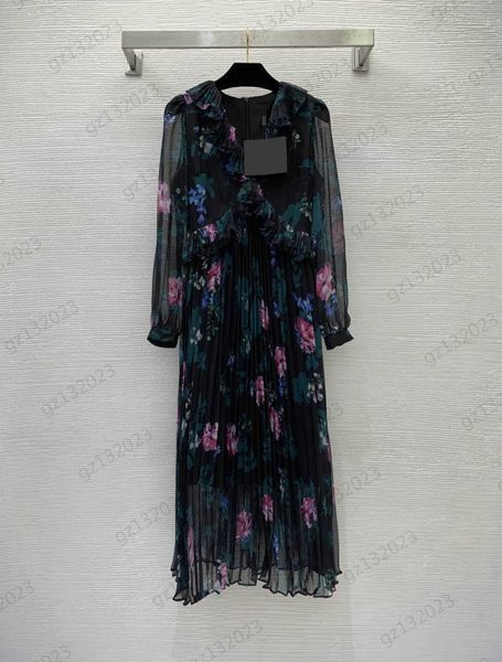 fashion dresses colorful print splicing wooden ear edge decoration v-neck designer dress large hemline pleated design temperament maxiskit w, Black;gray
fashion dresses colorful print splicing wooden ear edge decoration v-neck designer dress large hemline pleated design temperament maxiskit w, Black;gray