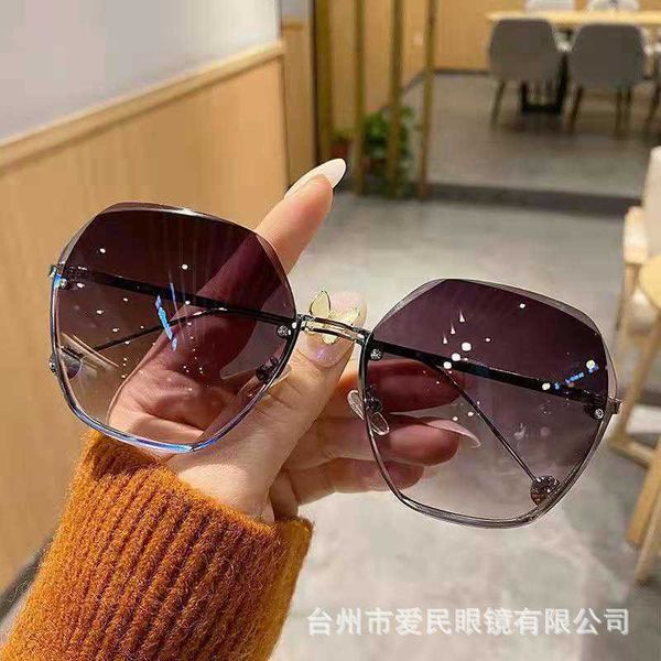 fashion frames new women's diamond inlaid metal outdoor shooting sunglasses uv proof thin sunglasses, White;black
fashion frames new women's diamond inlaid metal outdoor shooting sunglasses uv proof thin sunglasses, White;black