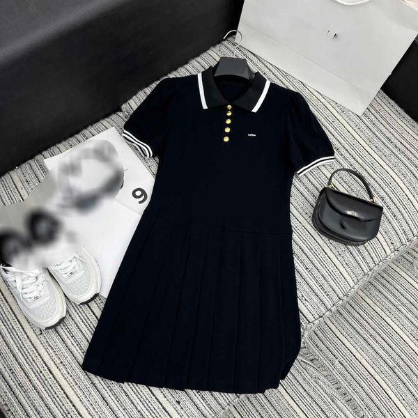 23ss womens designer clothing summer dresses women dress embroidered monogrammed polo short sleeve lapel pleated dress womens clothing, Black;gray
23ss womens designer clothing summer dresses women dress embroidered monogrammed polo short sleeve lapel pleated dress womens clothing, Black;gray