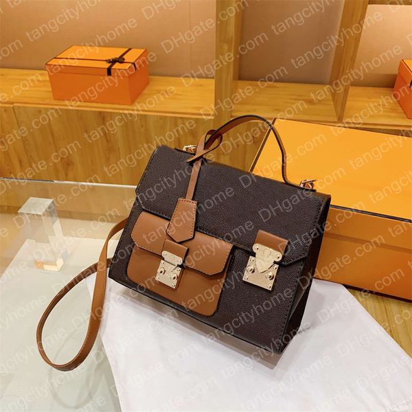 designer totes luxury handbag retro portable square briefcase computer case crossbody bags shoulder bag fashion print large capacity shoppin
designer totes luxury handbag retro portable square briefcase computer case crossbody bags shoulder bag fashion print large capacity shoppin