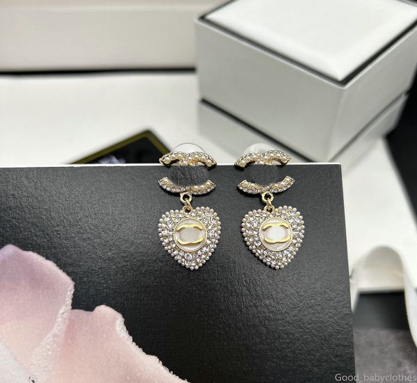 Luxury Designer Earrings Fashion Letters Pendant Diamond Pearl Earrings Couples Birthday Wedding Engagement Gifts
Luxury Designer Earrings Fashion Letters Pendant Diamond Pearl Earrings Couples Birthday Wedding Engagement Gifts