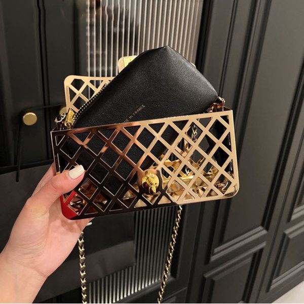 evening bags y2k metal hollow shoulder bag for women chain female small square fashion retro 18 11 cm 230426
evening bags y2k metal hollow shoulder bag for women chain female small square fashion retro 18 11 cm 230426