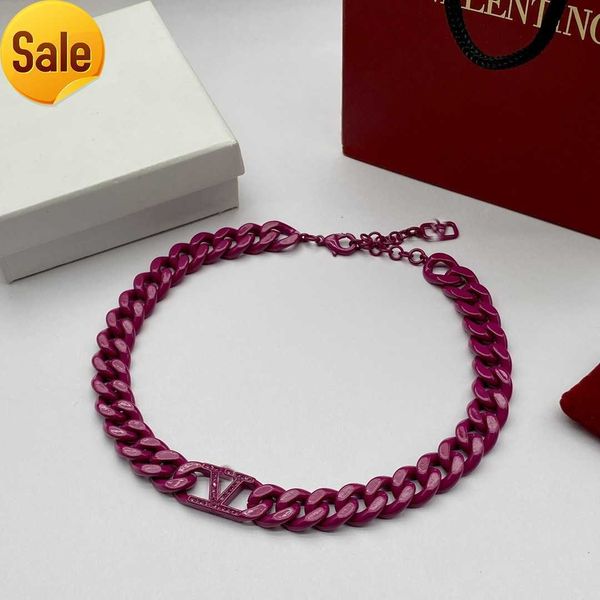 2023 women's necklace designer luxury gold heart crystal gold double v letter 925s silver jewelry
2023 women's necklace designer luxury gold heart crystal gold double v letter 925s silver jewelry